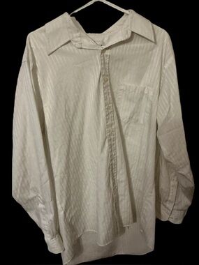 Van heusen Striped White Dress Shirt Men’s XL Pre Owned Size 17 XL